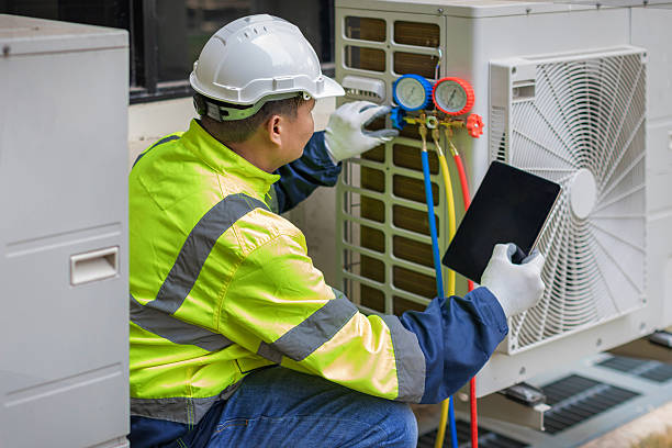 Professional Ac Installation technician working in Center Point, TX